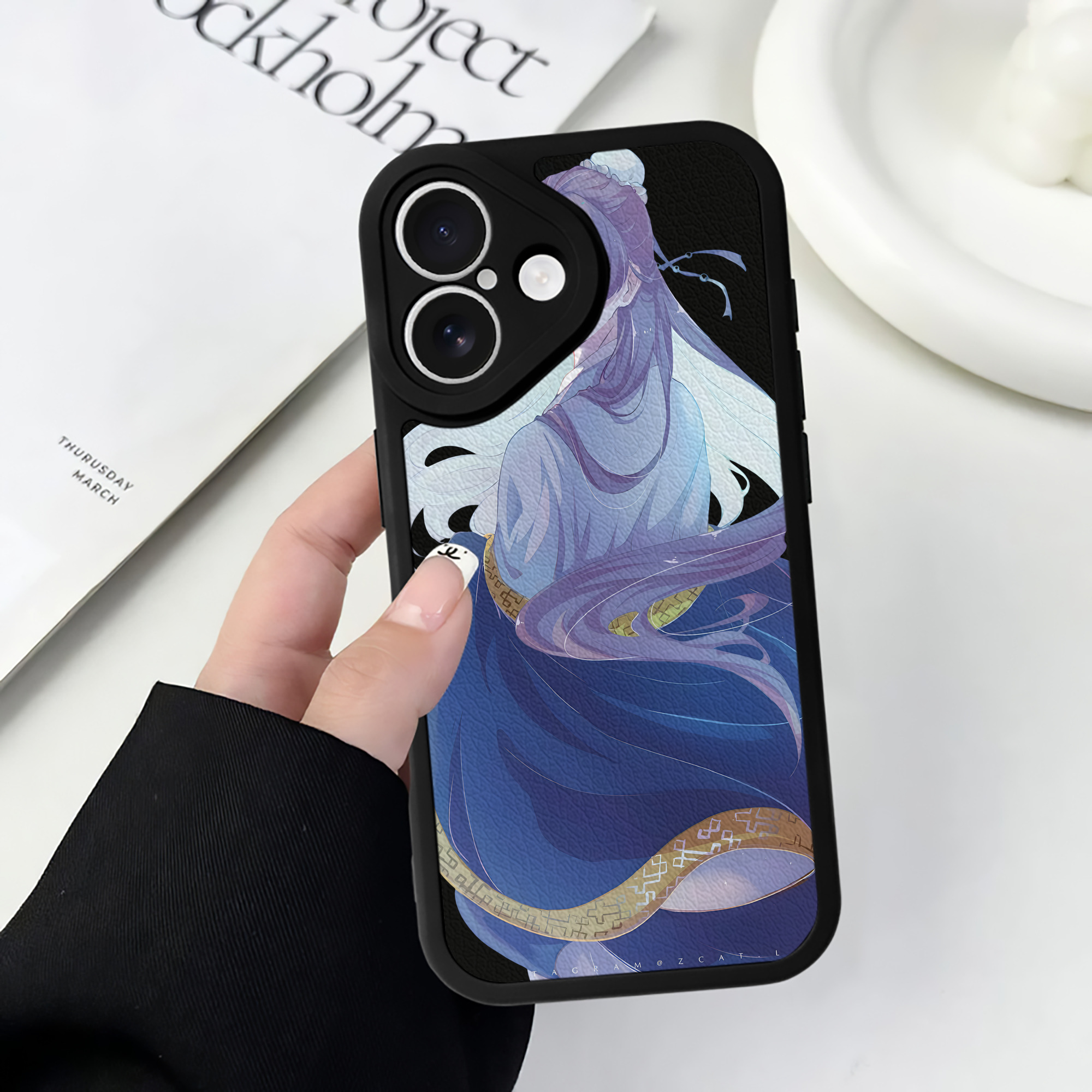 （画像用） 薬屋のひとりごと The Apothecary Diaries 【iPhone 16シリーズ対応】シリコンスマホケース（レザー調） 材質：シリコン